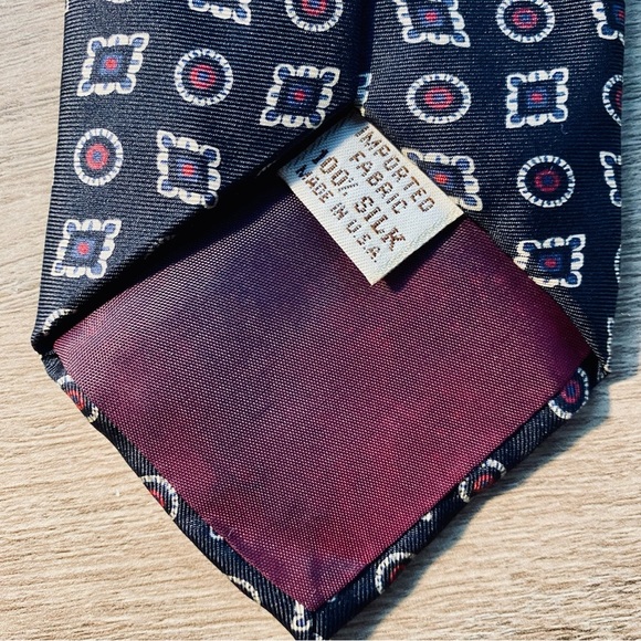 Vintage Meeting Street 100% Silk Tie Made in USA Black w. Pink & Blue Pattern - Picture 5 of 6